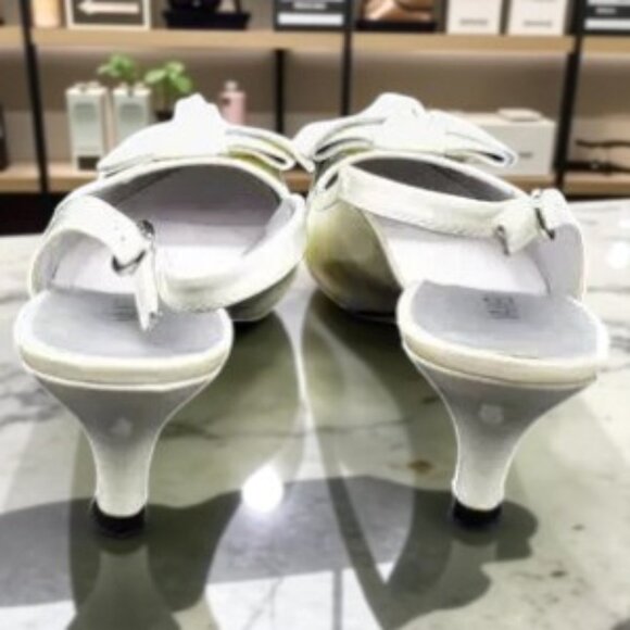 Vintage VANELli White Patent Leather Sling Back Pumps w/ Bow - Picture 5 of 6